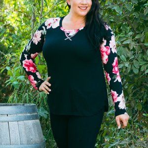 NWT Sew In Love Floral Raglan Top